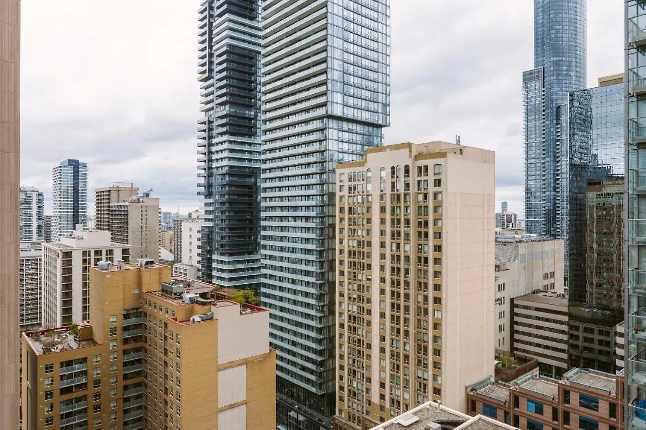 Luxurious 2-Bedroom Condo Toronto Canada