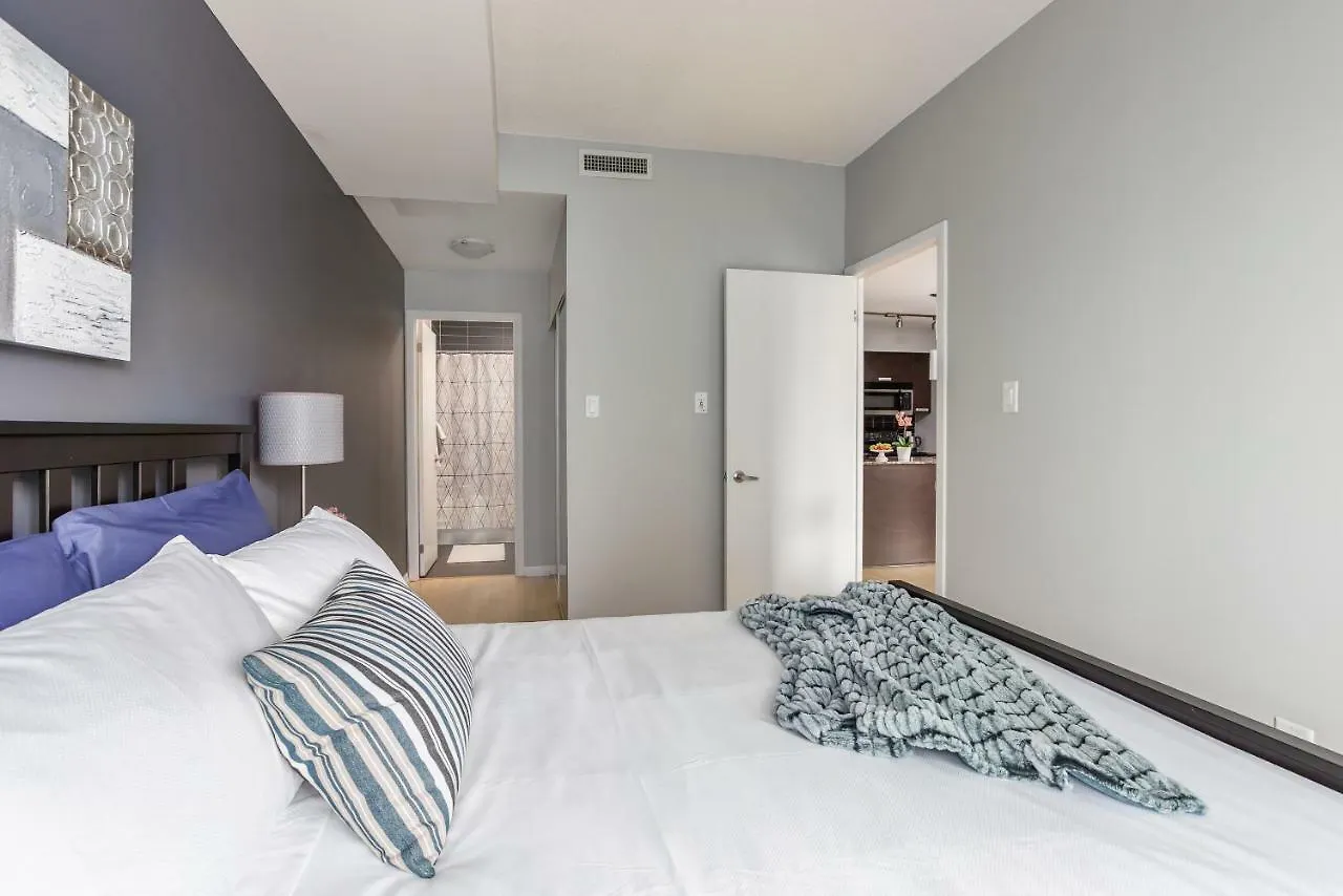Apartment Luxurious 2-Bedroom Condo Toronto