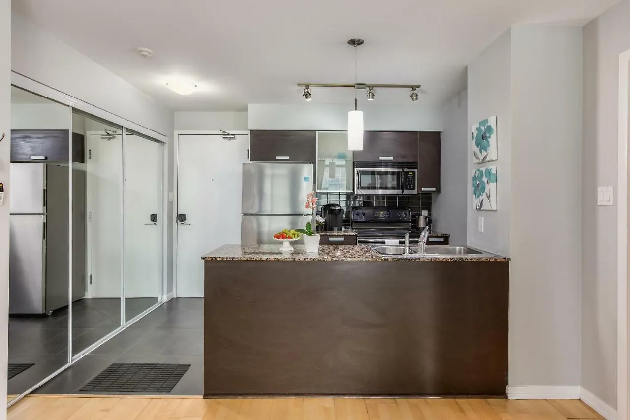 Luxurious 2-Bedroom Condo Toronto 0*,