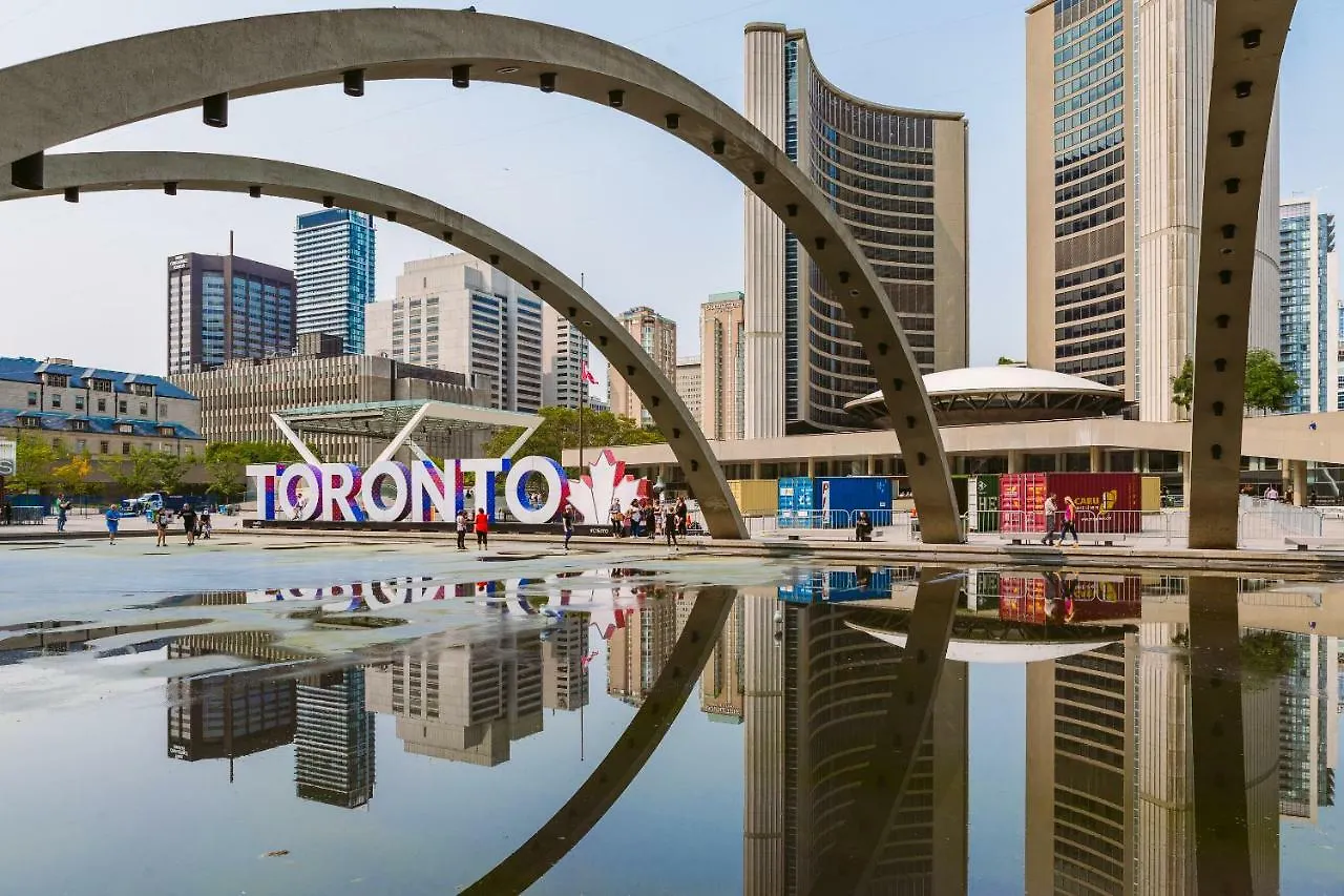 Luxurious 2-Bedroom Condo Toronto Canada