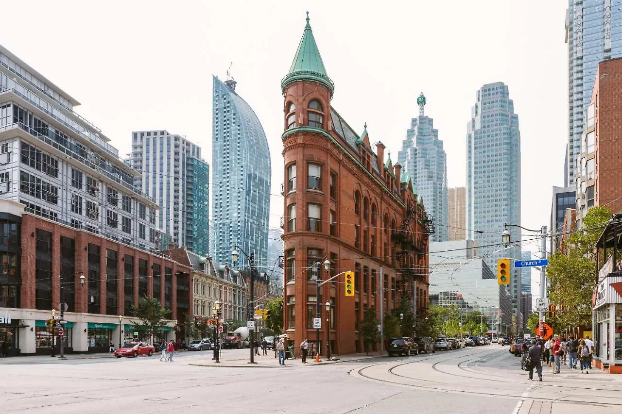 Luxurious 2-Bedroom Condo Toronto Canada