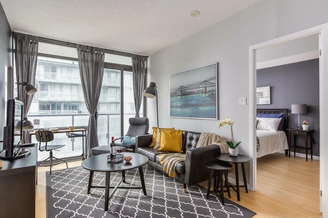 Apartment Luxurious 2-Bedroom Condo Toronto Canada