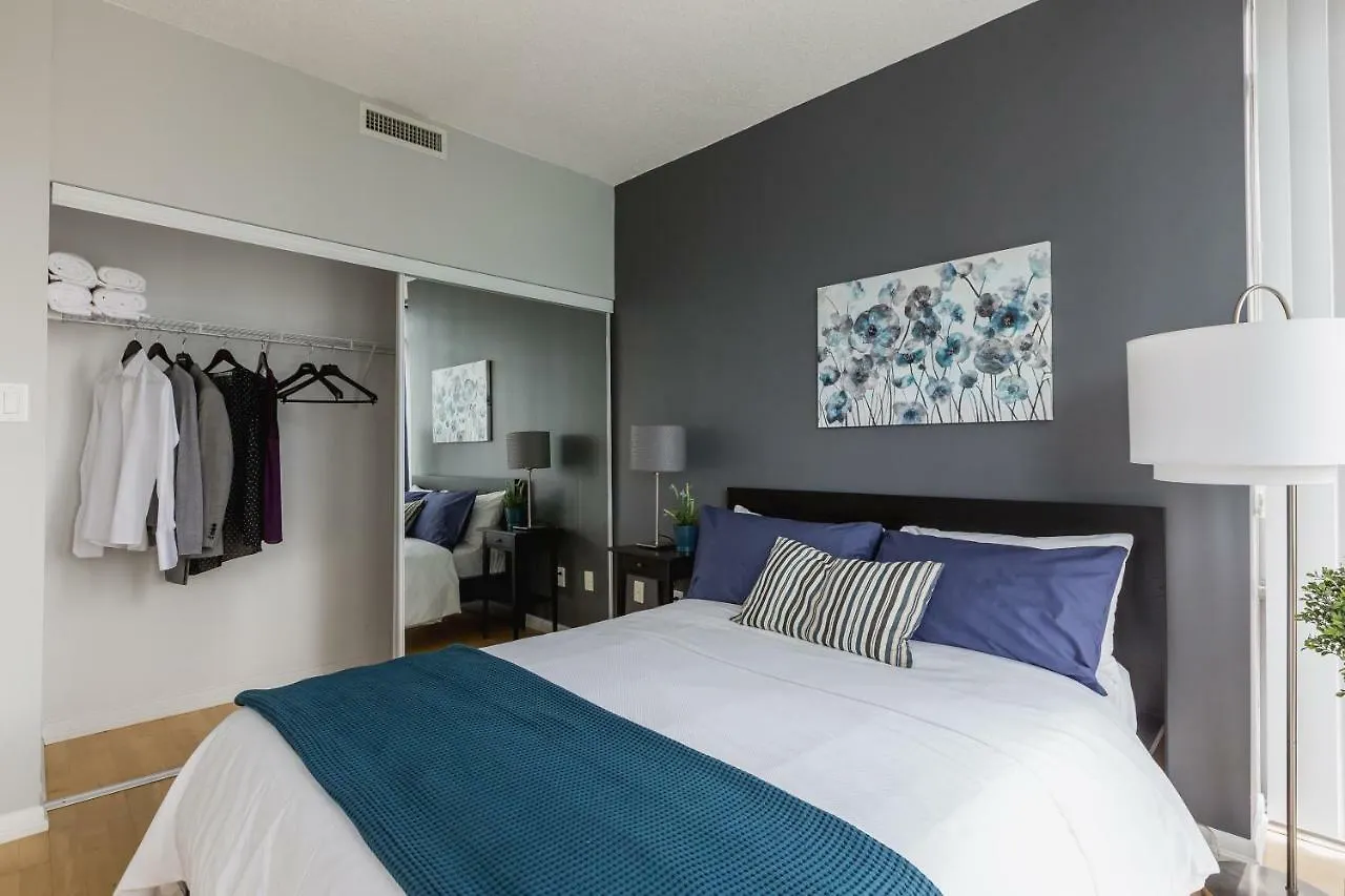 Luxurious 2-Bedroom Condo Toronto Canada